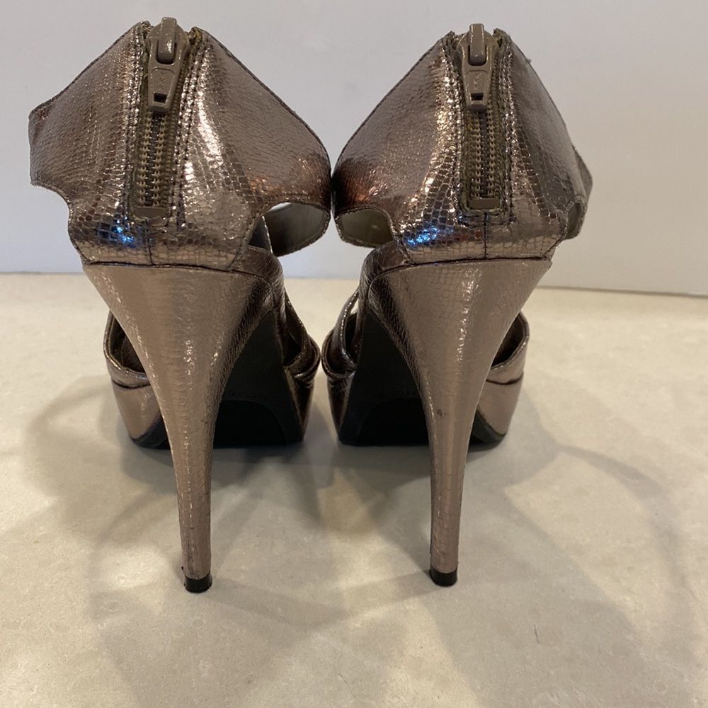 CARLOS SANTANA’S CALIENTE-PEWTER SNAKESKIN PRINT CRISSCROSS PLATFORM HEEL SZ 7.5 - Picture 6 of 16